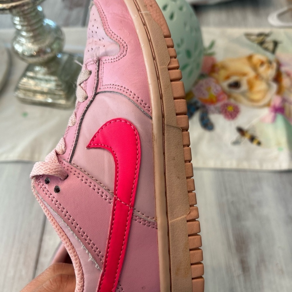 Nike Girls Dunk Low Triple Pink Sneakers - Picture 2 of 5